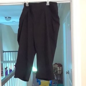 Black stretch capris